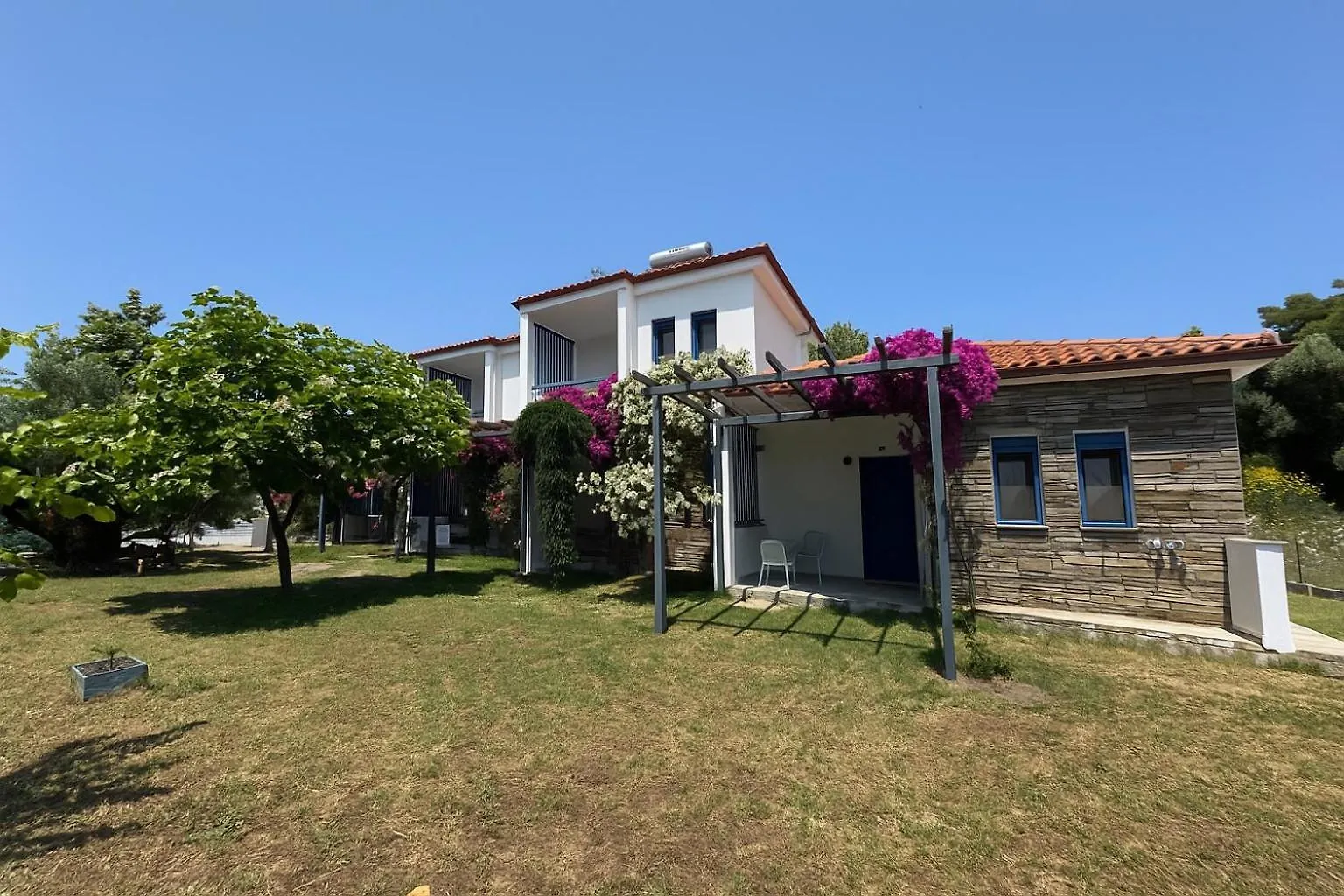 Mikri Elia Beach لاغوماندرا