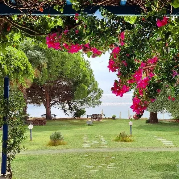 Mikri Elia Beach لاغوماندرا 0*,